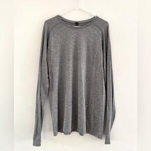 Lululemon Men’s Seamless Base Layer long Sleeve Shirt. Size XL. Gray.